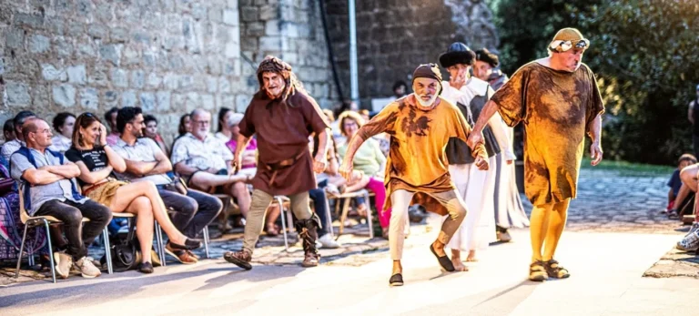  Le Houga Espace Folgarien : Spectacle de théâtre “La Fête sur le Parvis”