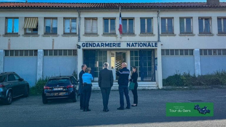 Le député Jean-René Cazeneuve va à la rencontre des Gendarmes de Mirande