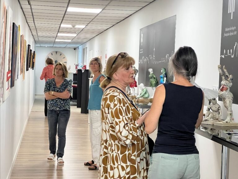 Retour en images sur le vernissage de l’expo de l’été, en présence des artistes Solveig et Marine Porque !