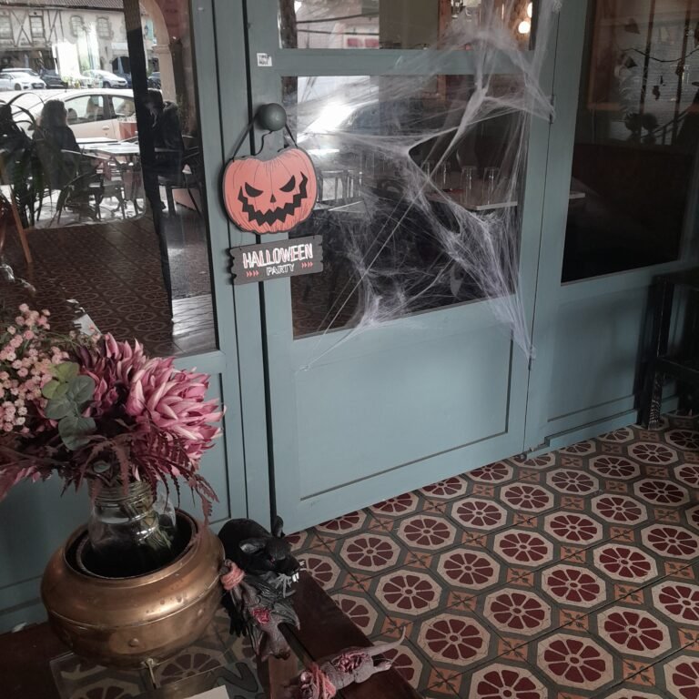 Halloween en folie au Café de l’Hôtel de Ville : une soirée ensorcelante pour petits et grands